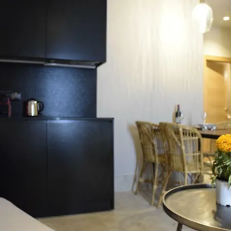 Chacon & إِستيبونا