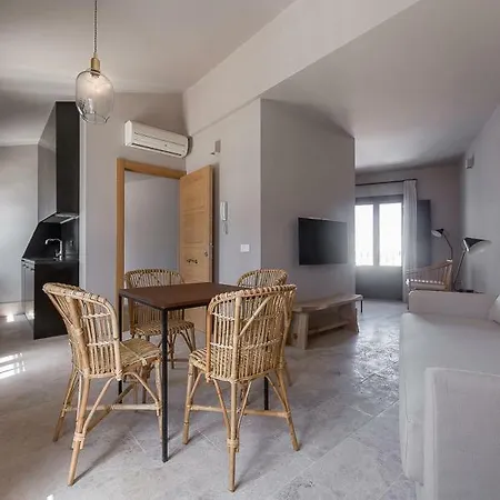 Chacon & إِستيبونا